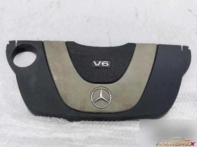 Mercedes-Benz E-класс 2011 — крышка двигателя