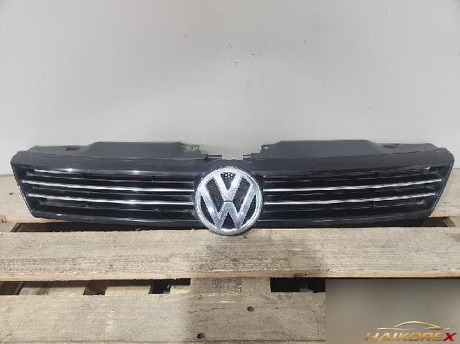 Volkswagen Jetta 2014 — решётка радиатора 5C6853653