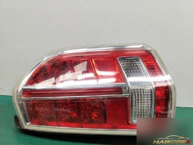 Chrysler 300 2013 — комбинированный задний фонарь правый 68154610AC
