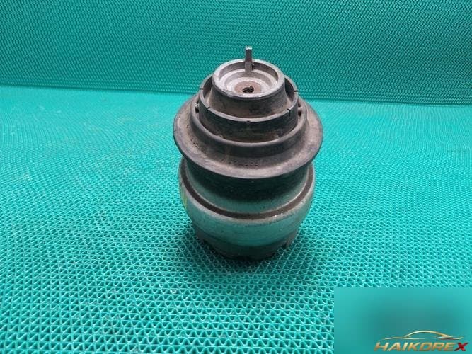 Mercedes-Benz S-Class 2005 — подушка двигателя A2202403317