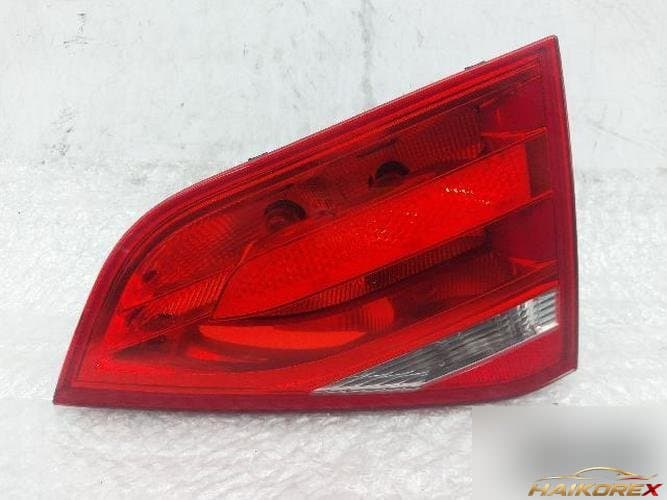 Audi A4 2009 — задний фонарь правый (белый)