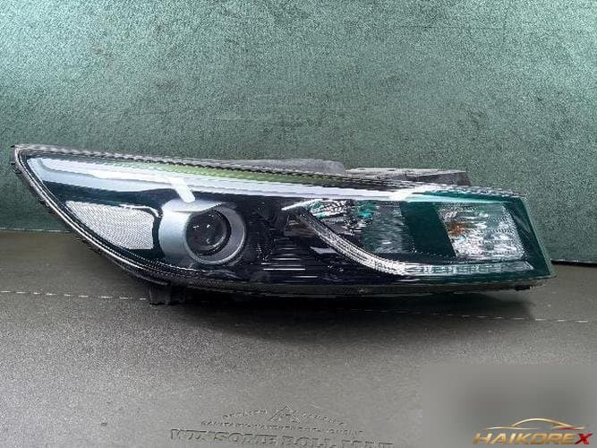 Kia Carnival 2015 — фара правая 1