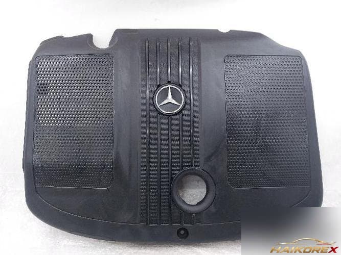 Mercedes-Benz C-Class 2013 — крышка двигателя