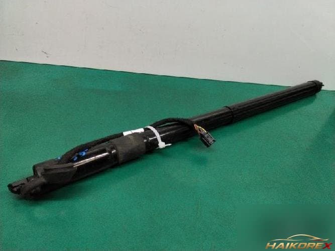 Volvo XC60 2021 — крышка багажника 31690929