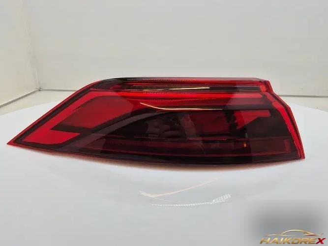 Audi Q8 2025 — фонарь задний левый (внешний) 4M8945091