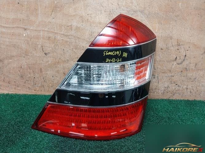 Mercedes-Benz S-Class 2009 — комбинированный задний фонарь правый (пассажирский) A2218200464