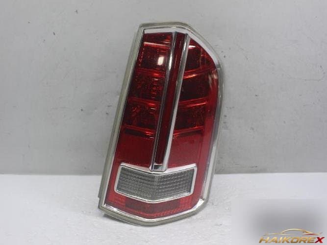Chrysler 300 2014 — фонарь задний комбинированный правый P68154610AD
