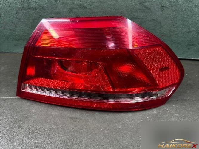 Volkswagen Passat 2013 — комбинированный задний фонарь правый (пассажирской стороны)