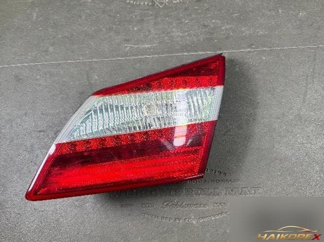 Hyundai Genesis 2012 — фонарь багажника правый LED