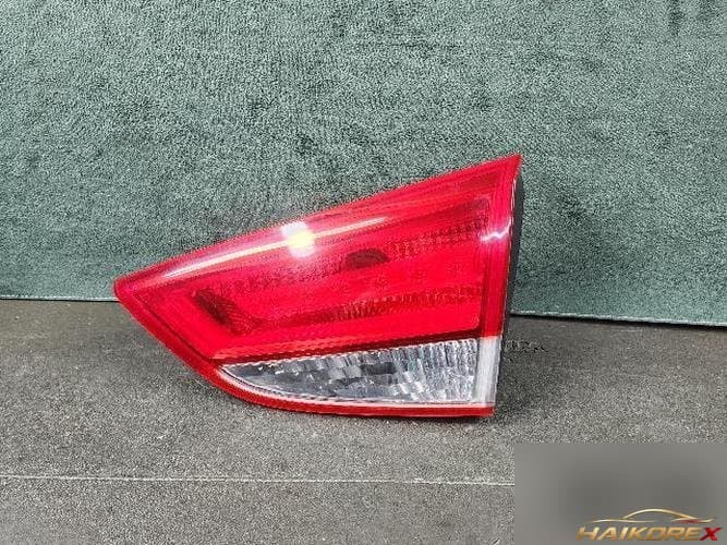 Hyundai Tucson 2010 — фонарь в крышку багажника, правый