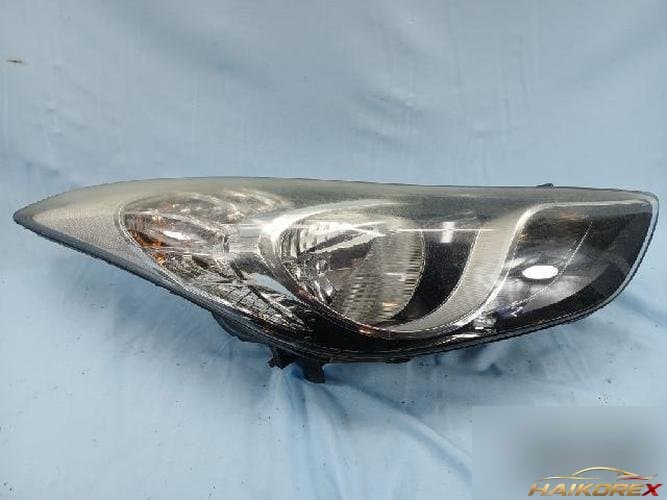 Hyundai Avante 2012 — фара правая
