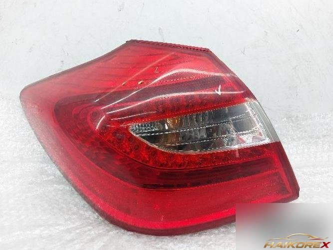 Hyundai Genesis 2012 — комбинированный задний фонарь левый (водительский) 92402-3M2