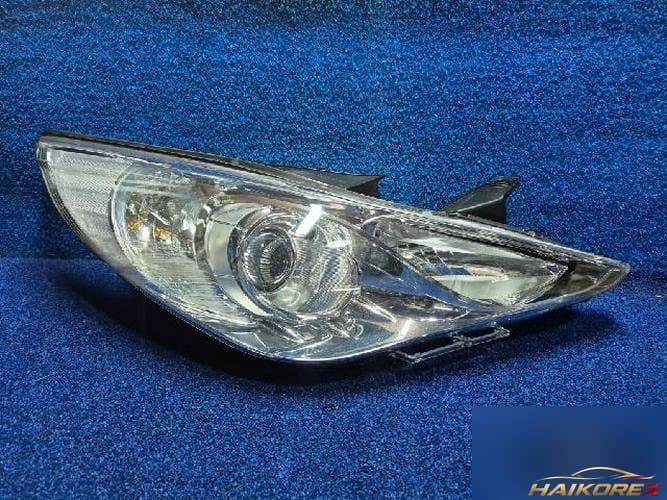 Hyundai Sonata 2011 — фара головного света правая