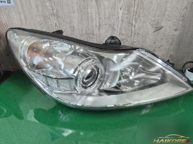 Hyundai Genesis 2008 — фара правая (HID)