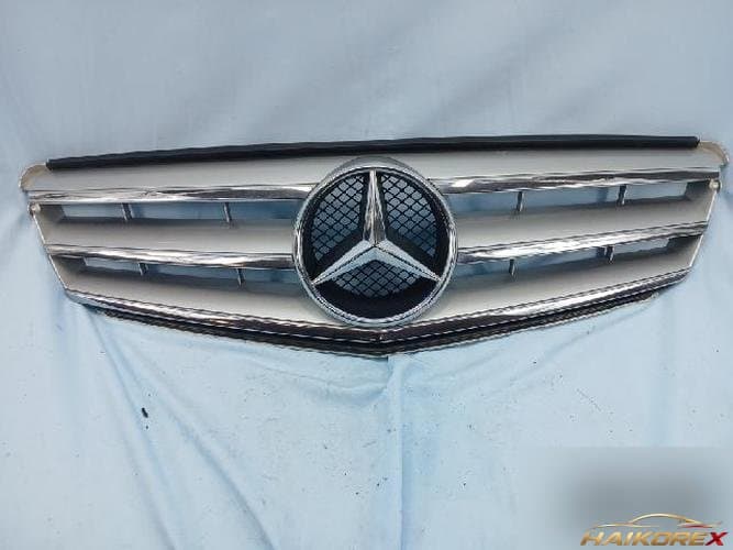 Mercedes-Benz C-Class W204 2010 — решётка радиатора 1