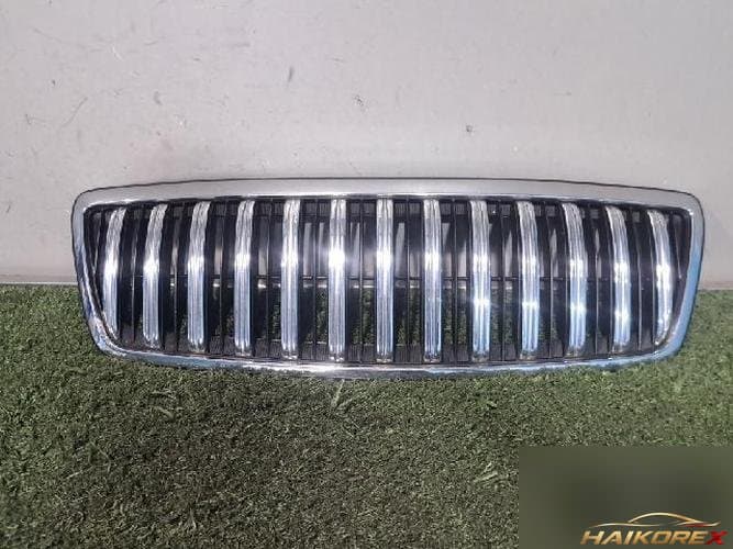 Hyundai Equus 2006 — решётка радиатора правая