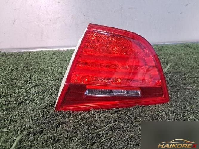 BMW 3 Series 2010 — накладка крышки багажника (с фонарём) 4871734 2