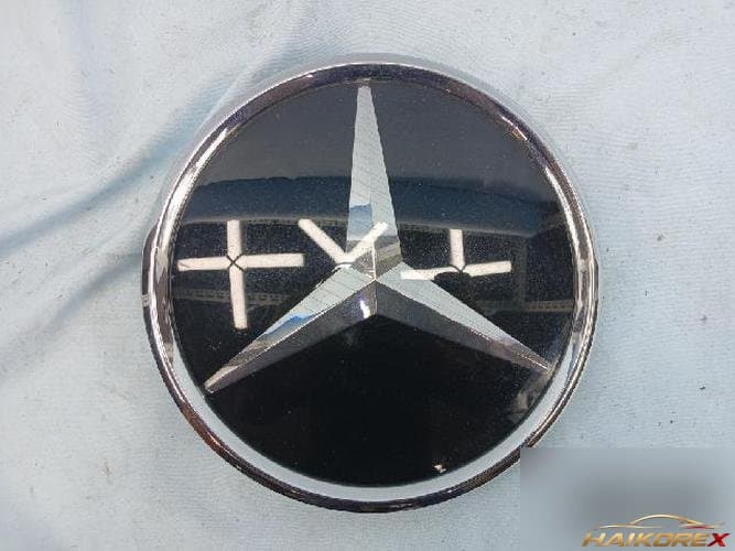 Mercedes-Benz E-Class 2022 — решетка радиатора A0008880000