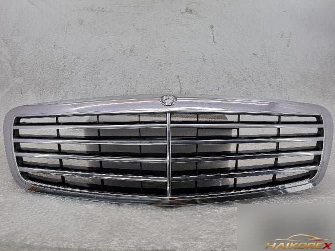 Mercedes-Benz S-класс 2008 — решетка радиатора A221 880 00 83