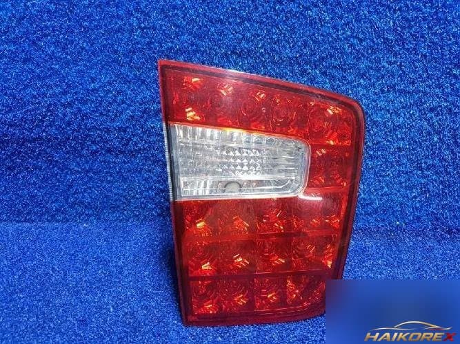 Kia Mohave 2010 — накладка крышки багажника (с фонарём) 1
