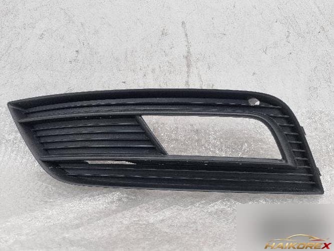 Audi A4 2015 — накладка противотуманной фары левая (водительская) 8K0 807 681 K