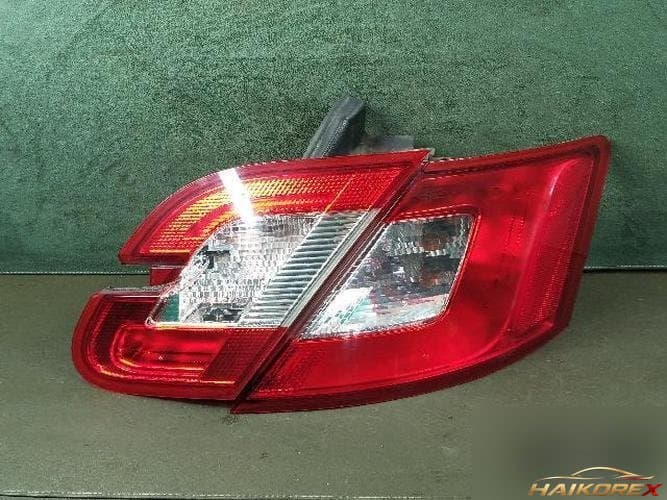 Ford Taurus 2010 — фонарь задний правый (в комплекте с плафоном багажника)