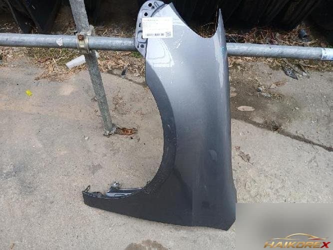 Volkswagen Golf 2012 — крыло левое