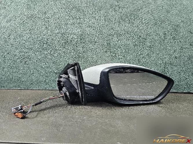 Peugeot 308 2015 — боковое зеркало правое