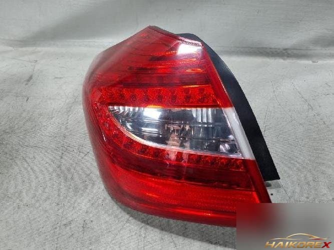 Hyundai Genesis 2010 — фонарь комбинированный задний левый (водительский)