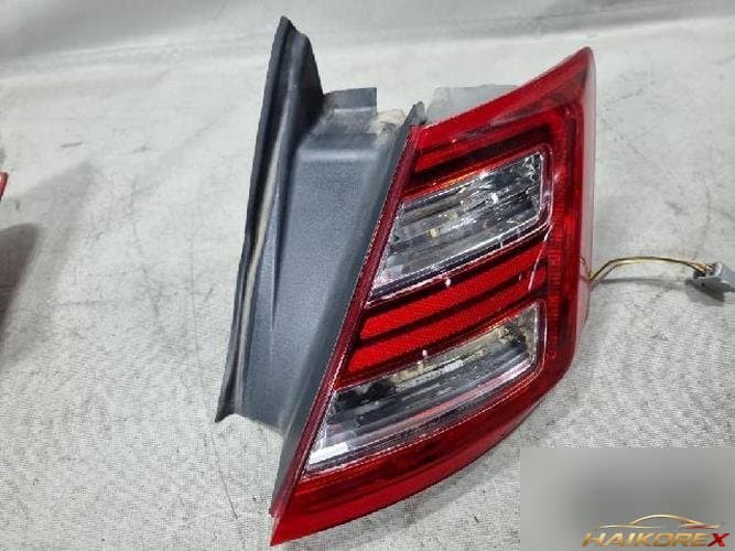 Ford Taurus 2015 — комбинированный фонарь задний правый (пассажирский)