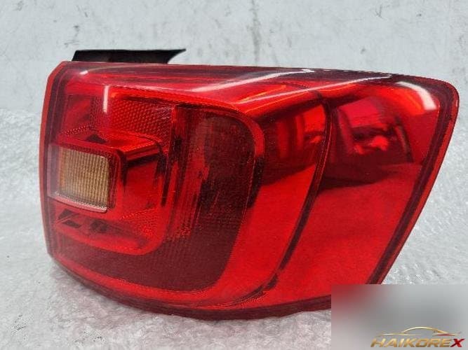 Volkswagen Jetta 2014 — комбинированный фонарь задний правый (4 контакта)