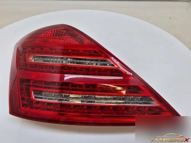 Mercedes-Benz S-класс 2011 — фонарь задний левый (наружный) A2218200577