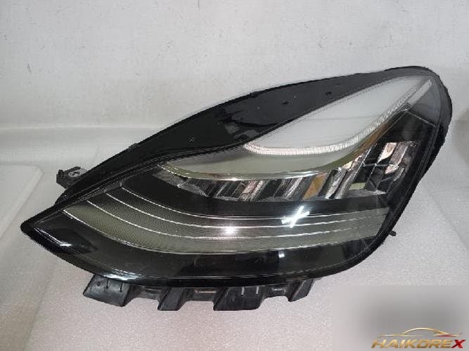 Tesla Model 3 2020 — фара левая LED 1077371-00-K