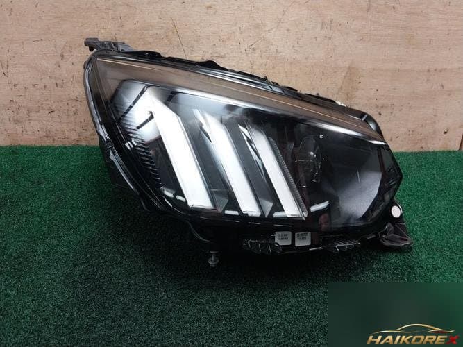 Peugeot e-2008 2020 — фара правая 1674248480