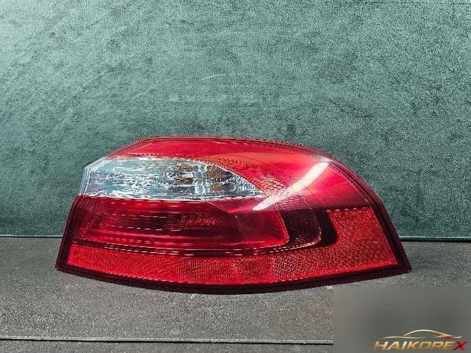 Kia Pride 2013 — комбинированный фонарь задний правый (пассажирский)