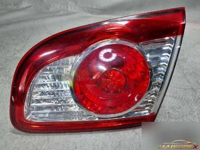 Hyundai Santa Fe 2010 — белый отделочный элемент (багажник) правый
