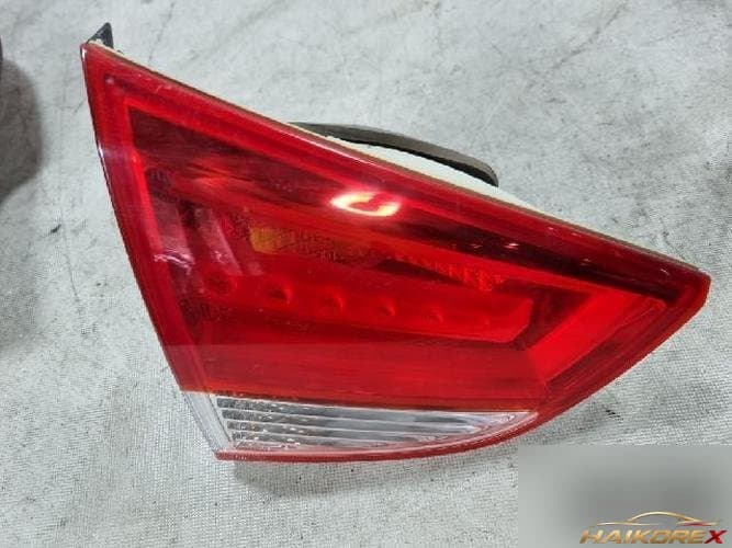 Hyundai Tucson 2010 — накладка двери багажника левая