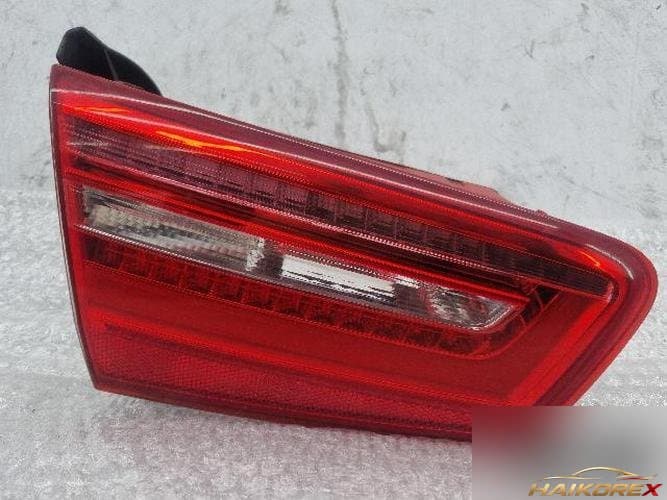 Audi A6 2014 — обшивка задней двери левая (белая) 4G5 945 093 A