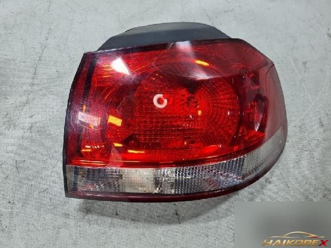 Volkswagen Golf 2013 — задний комбинированный фонарь правый (пассажирский) 5KO945096E