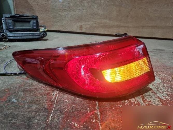 Hyundai Sonata 2016 — задний фонарь левый (комбинированный) 92401-C1150