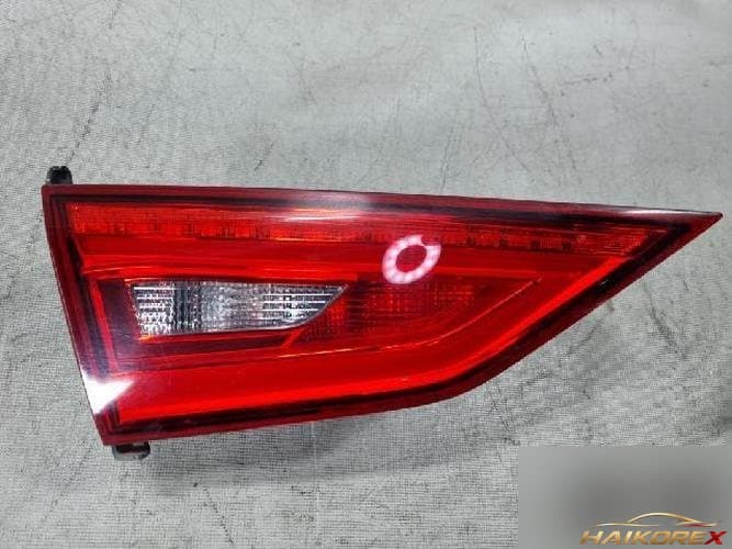 Audi A3 2015 — обшивка задней двери левая 8V5945093A