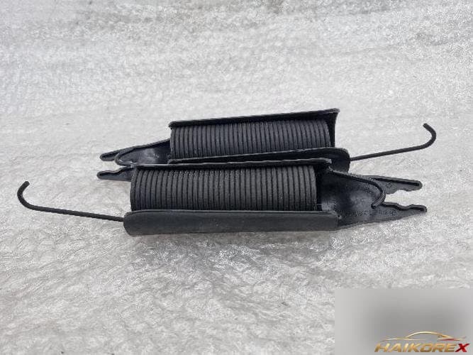 Audi A6 2014 — пружина капота