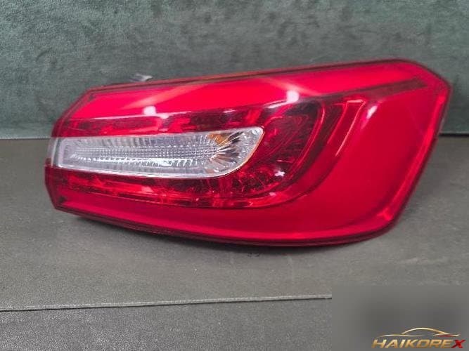 Kia K7 2014 — задний фонарь комбинированный правый (пассажирский)