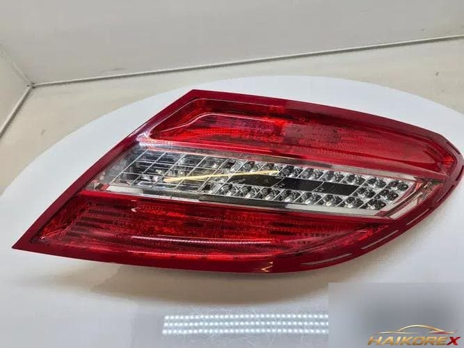 Mercedes-Benz C-класс 2012 — фонарь задний правый A2048202064