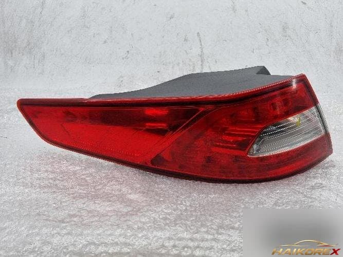 Kia K5 2011 — комбинированный задний фонарь левый (со стороны водителя)