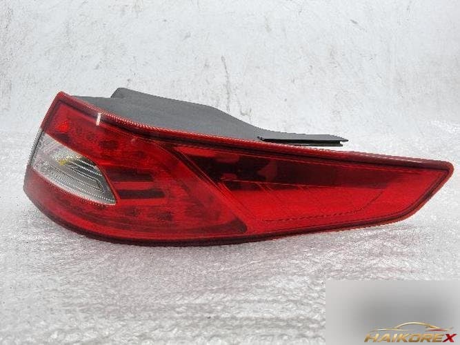 Kia K5 2011 — фонарь задний комбинированный правый (92402-2T0)