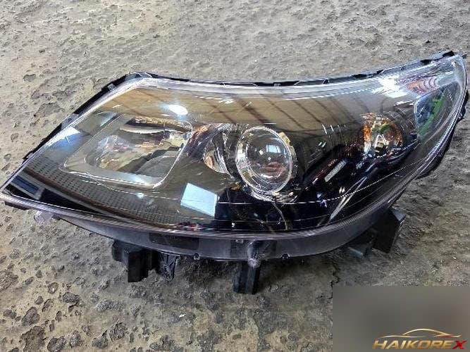 Renault SM5 2011 — фара левая 260608762R