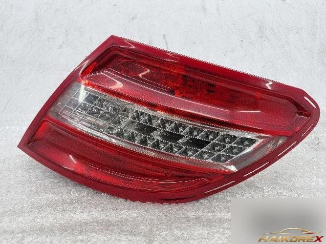 Mercedes-Benz C-класс 2010 — фонарь задний комбинированный правый (A2048201964R)