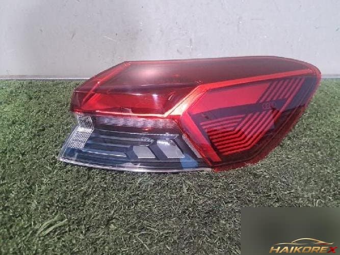 Maserati Quattroporte 2025 — комбинированный фонарь задний правый (пассажирский) 89A945092
