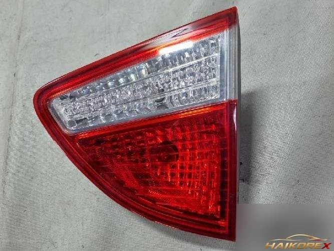 Hyundai Veracruz 2011 — накладка крышки багажника (с фонарём) 1